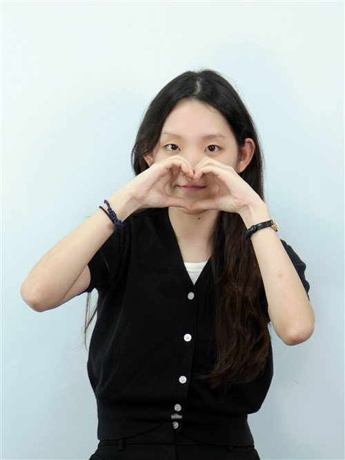 Hyo Min Lee